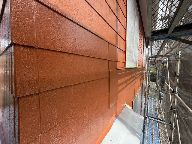 外壁の下塗り作業